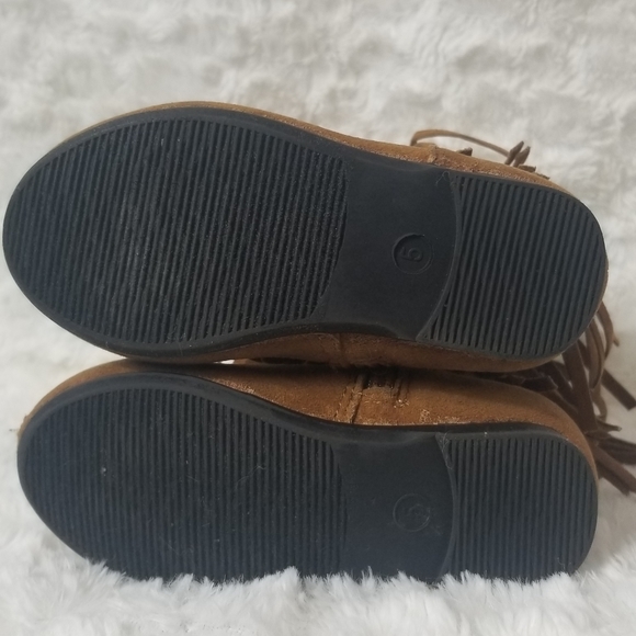 Toddler Girl Faux Suede Boots with Tassels - Picture 5 of 7